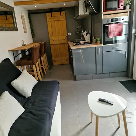 Appartement Magnifique à 200m De La Avec Terrasse Et Emplacement Voiture Gratuit