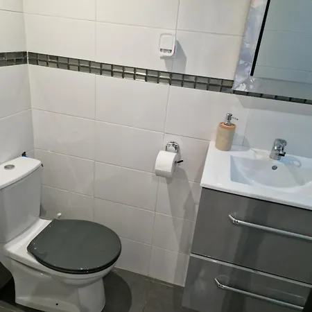Appartement Magnifique à 200m De La Avec Terrasse Et Emplacement Voiture Gratuit