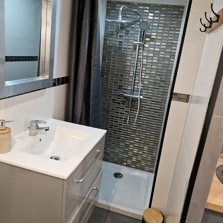 Magnifique à 200m De La Avec Terrasse Et Emplacement Voiture Gratuit *